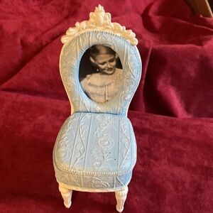 Every princess needs a throne. This one has room for a photo of a loved one.
